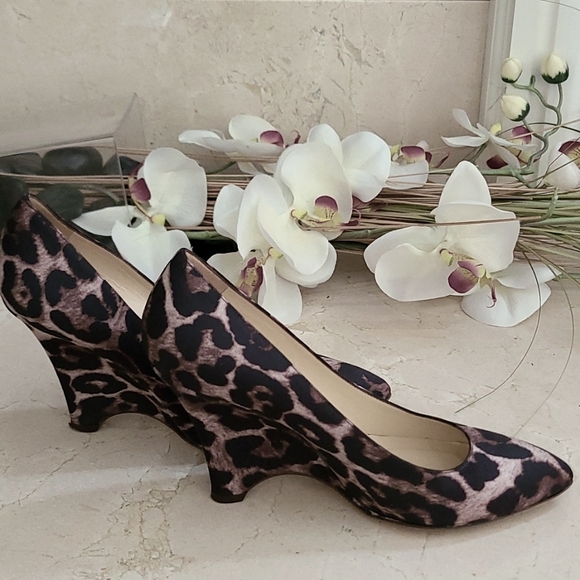 Kate Spade New York Deb Leopard  Printed Satin Wedges Size 7 - Picture 2 of 8